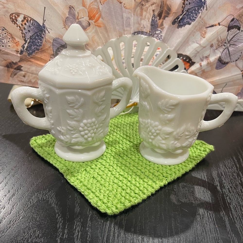 Vintage Weatmoreland Milk Glass Sugar and Creamer Set